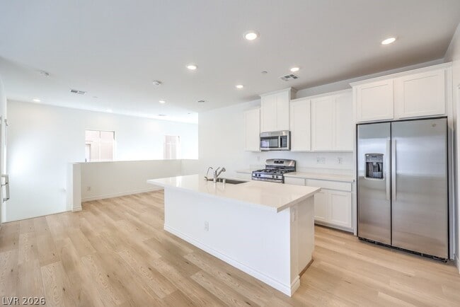 Building Photo - 600 N Carriage Hill Dr