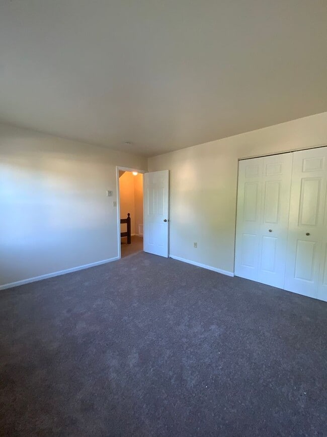 Building Photo - 223 Cross Keys Dr