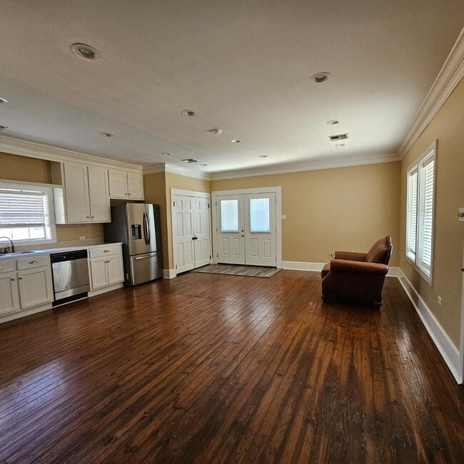 Building Photo - 1007 LA-20