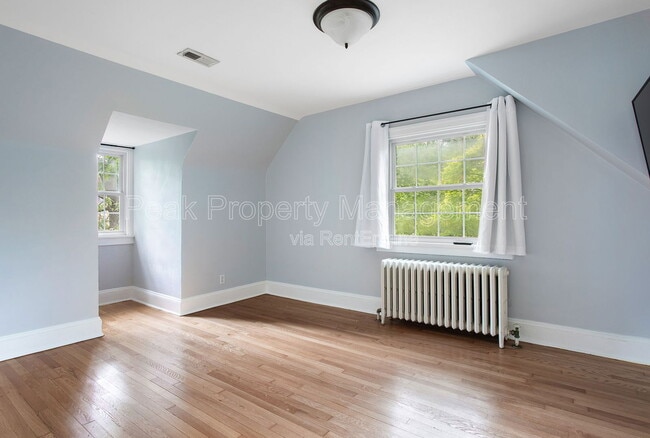 Building Photo - 1500 Cedar Ln