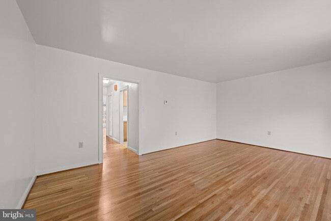 Building Photo - 605 H St SW
