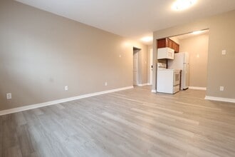 Building Photo - 1 Bedroom Apartment