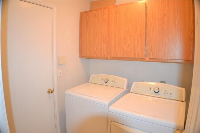 Building Photo - 16702 Shipshaw River Cove
