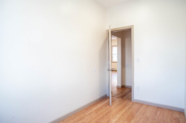 Building Photo - 428 69th St