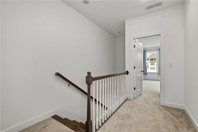 Building Photo - 6562 Beacon Dr