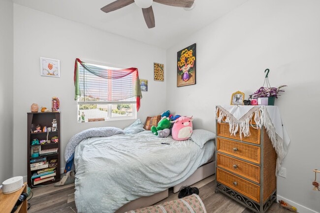 Building Photo - Spacious turfed yard!