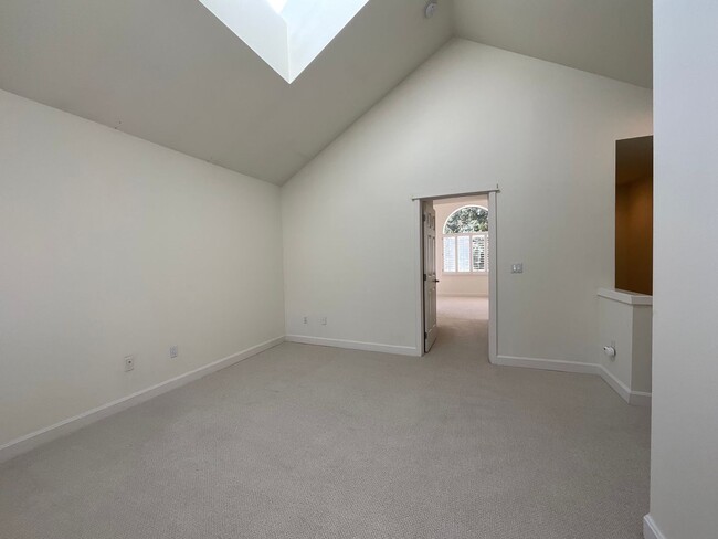 Building Photo - 2 Week Move In Special - Beautiful 2 Bedro...