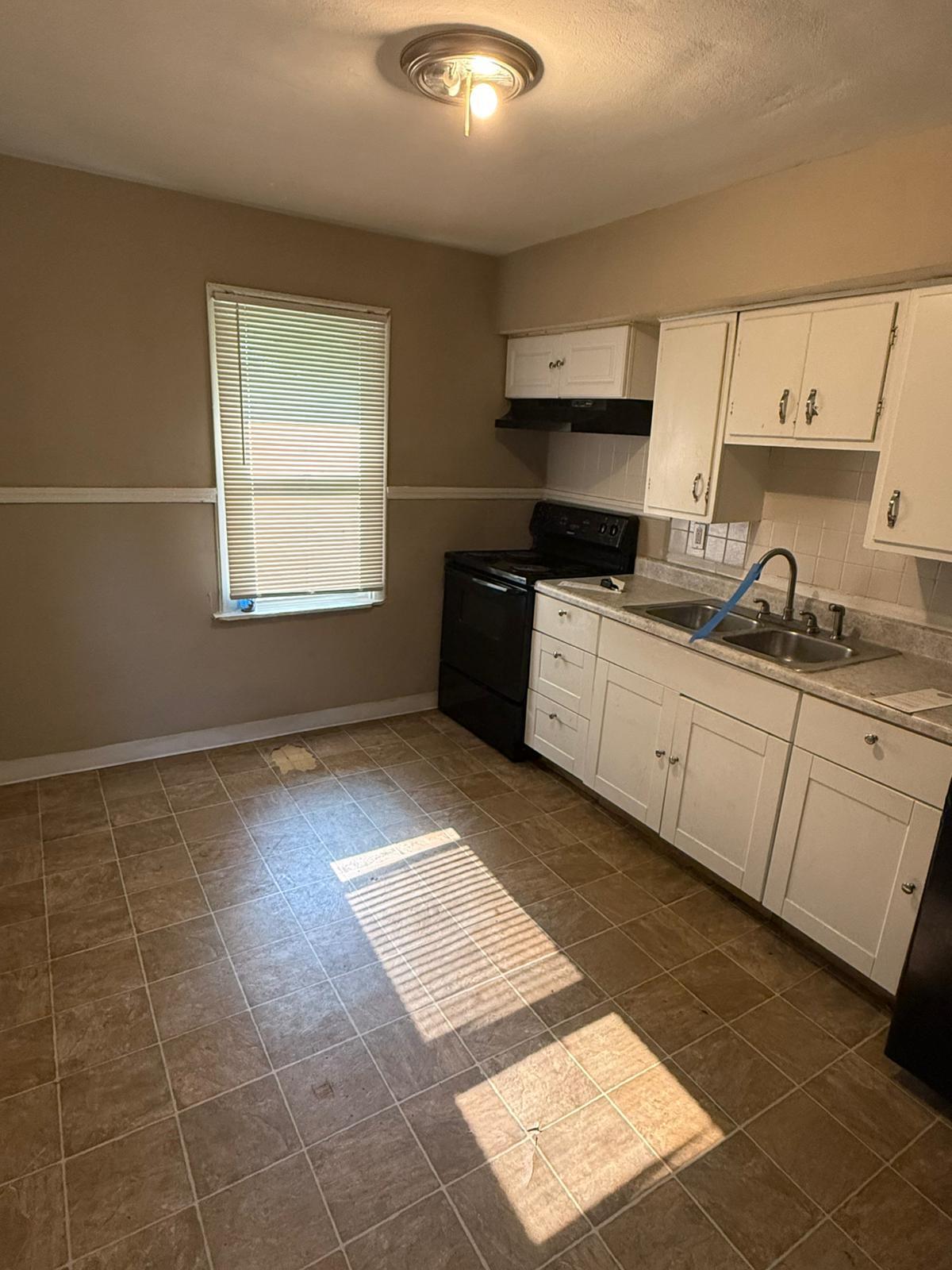 Building Photo - 531 Ames Pl