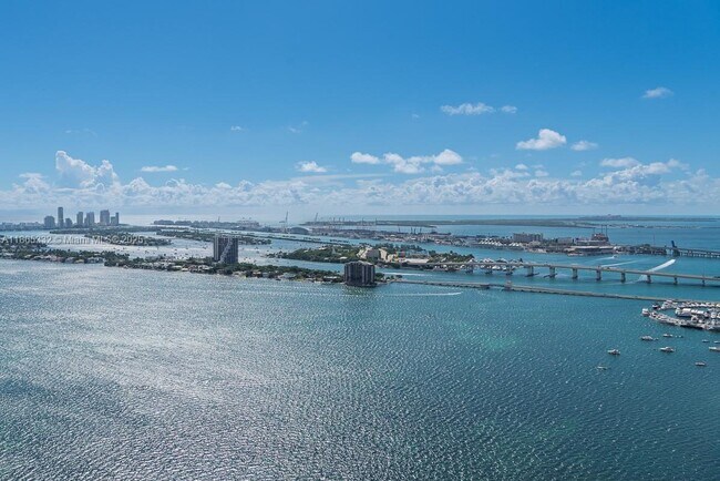 Building Photo - 700 NE 24th St