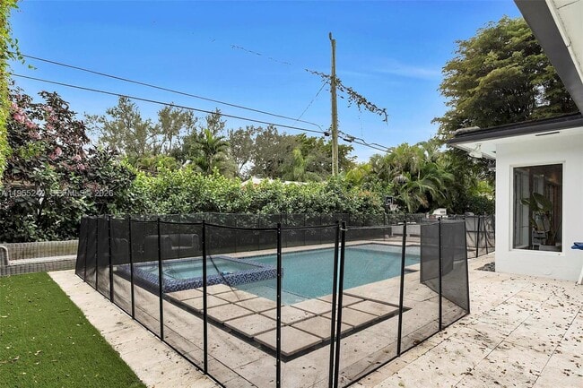 Building Photo - 1444 Mendavia Ave