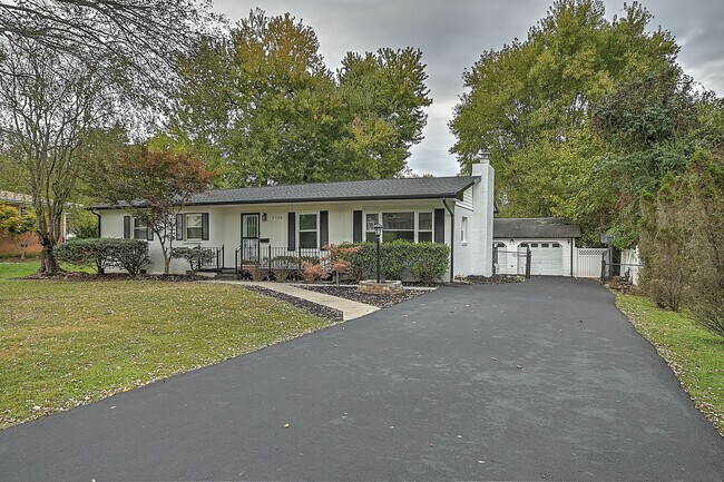 Building Photo - 2708 Schumway Dr