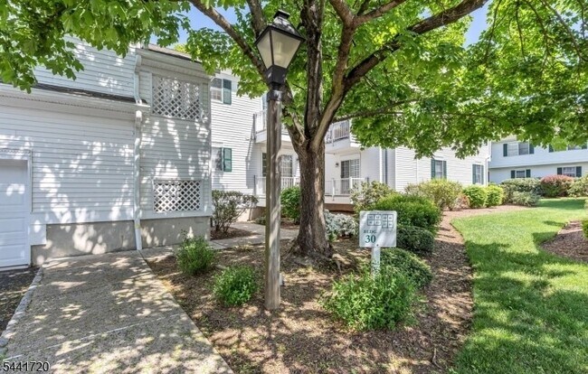 Building Photo - 82 Smithfield Ct