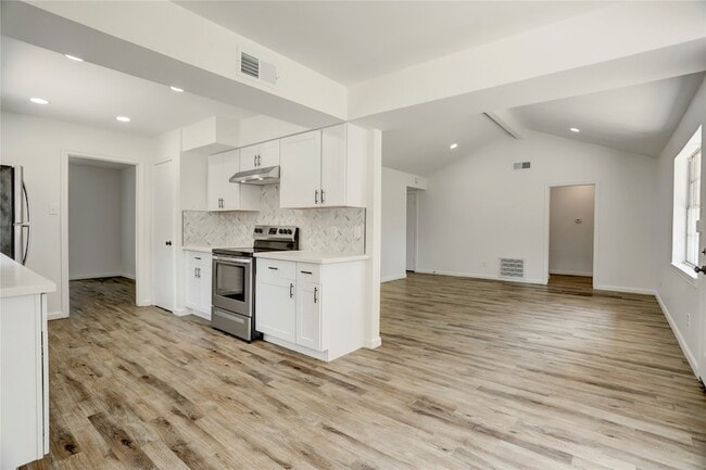 Building Photo - 14035 Myrtlea Dr