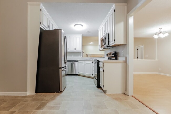 Building Photo - 107 Springwater Trce