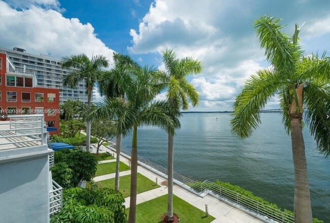 Building Photo - 1541 Brickell Ave