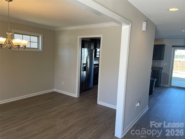 Building Photo - 2909 Old Field Rd