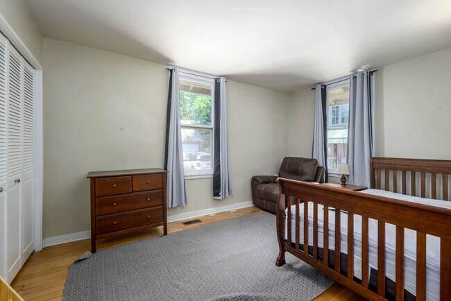 Building Photo - Gorgeous  Home In The Marmalade District O...