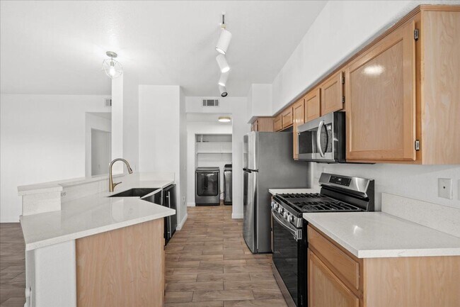 Building Photo - Charming 2-Bedroom First Floor Featuring Open Layout, Fireplace, Patio & Community Pool