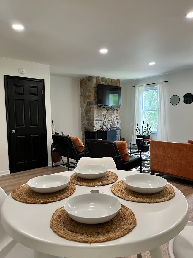 Building Photo - 8427 Snowden Oaks Pl