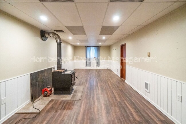 Building Photo - 1407 W Spring Ln
