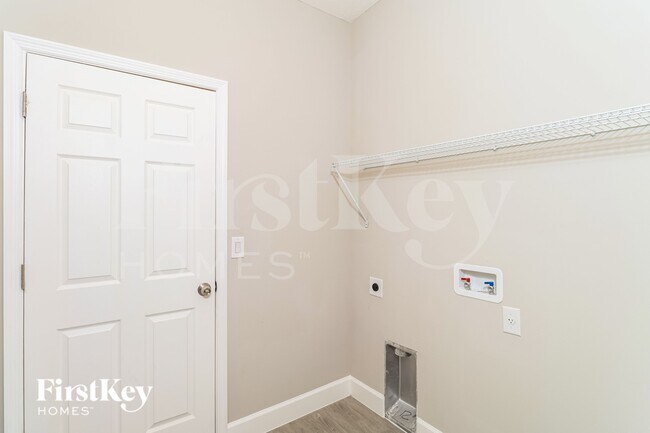 Building Photo - 1200 Cogan Dr