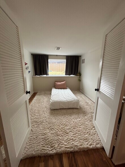 Building Photo - 434 Park Ln