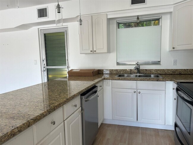 Building Photo - 77 Hendricks Isle