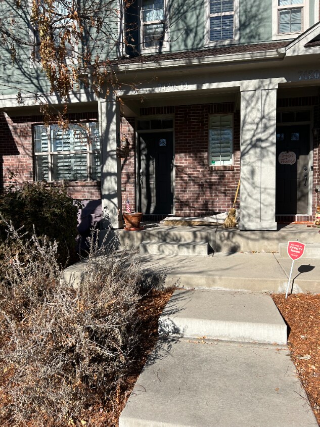 Primary Photo - Great Lowry Townhome!