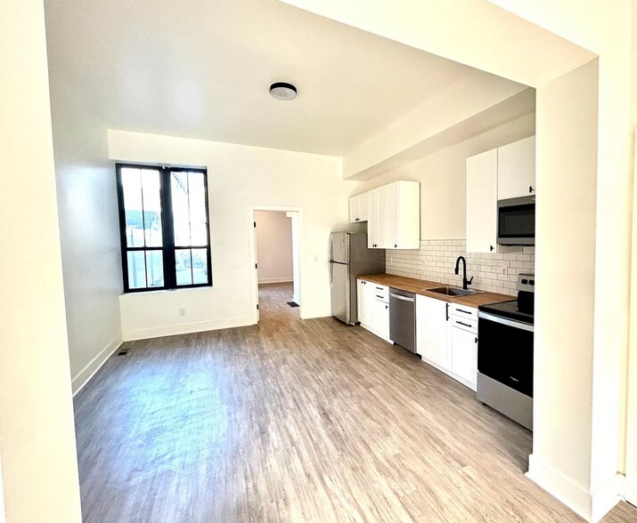 Building Photo - 2015 Forbes Ave