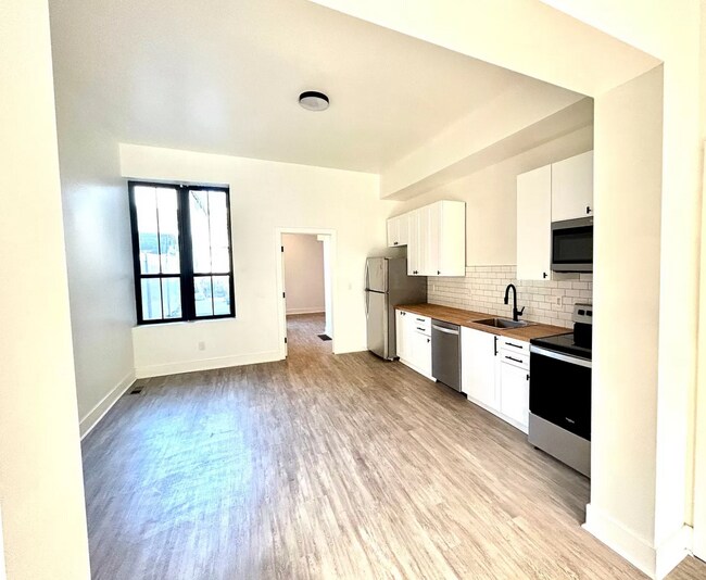 Building Photo - 2015 Forbes Ave