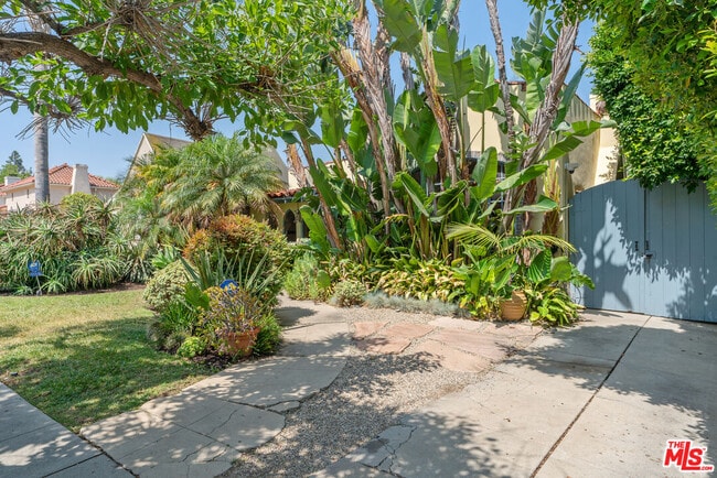 Building Photo - 807 S Muirfield Rd