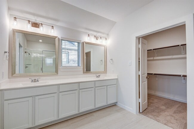 Building Photo - 31119 Myers Hvn Ln