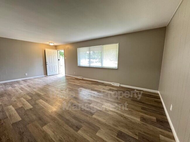 Building Photo - 11930 N Ranch Dr