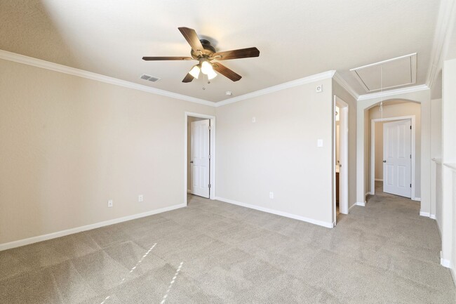 Building Photo - ***APPLICATION CURRENTLY UNDER REVIEW***Spacious Cul-de-sac home located close to Seaworld, Lackl...