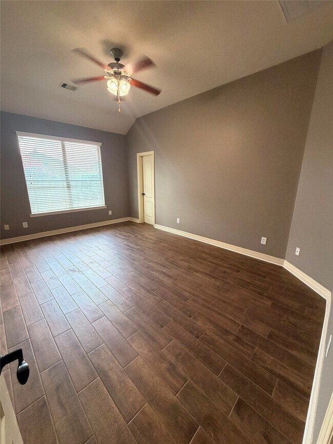 Building Photo - 7211 Durango Creek Dr