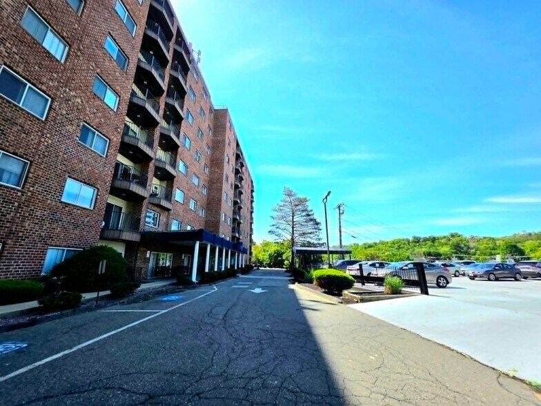 Building Photo - 230 Willard St