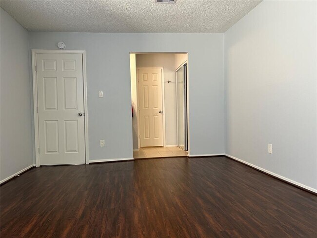 Building Photo - 12562 Newbrook Dr