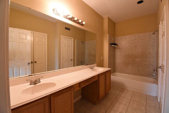 Building Photo - 13102 N Bellaire Estates Dr