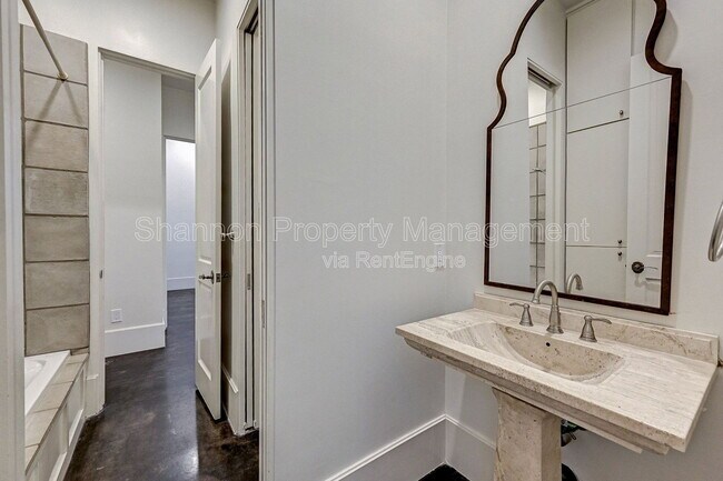 Building Photo - 3128 Alabama Ct