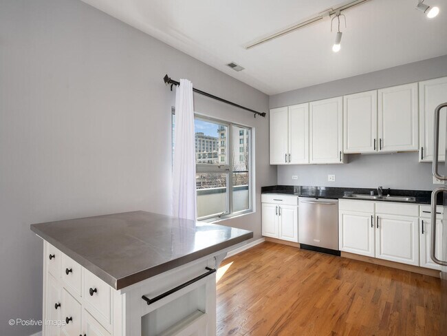 Building Photo - 1808 S Michigan Ave