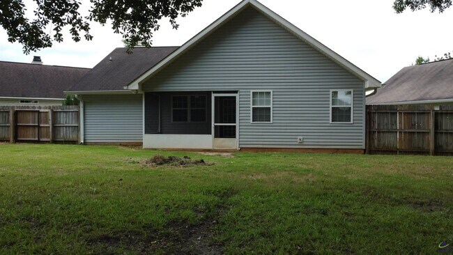 Building Photo - 221 Deer Track Ct