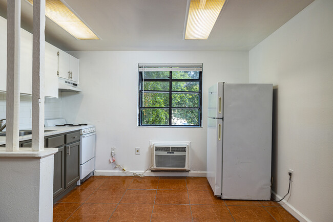 Building Photo - 2166 Bradford St