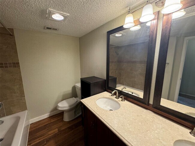 Building Photo - 2721 Hurstview Dr