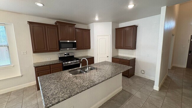 Building Photo - 610 Alderwood Ct
