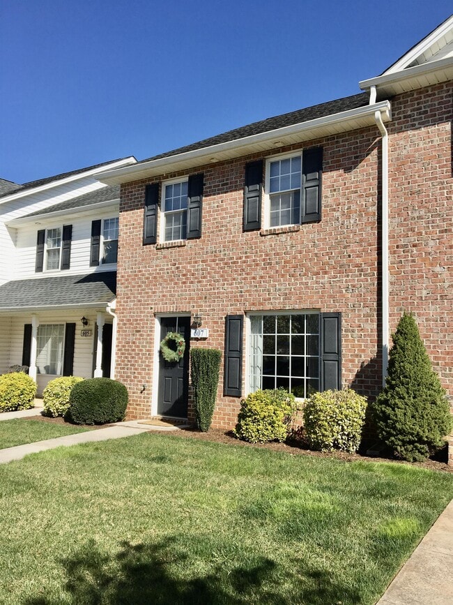 Building Photo - 607 Capstone Dr