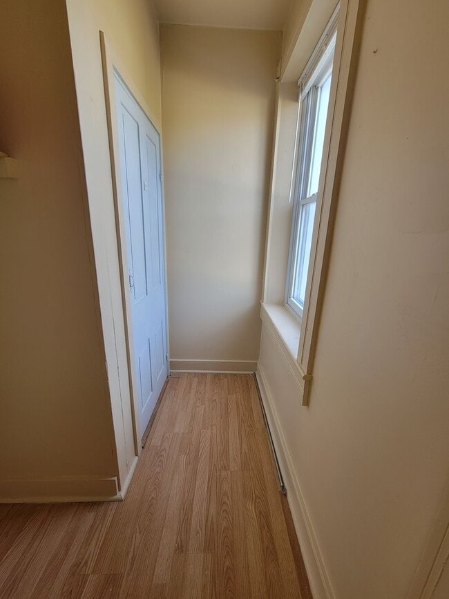 Building Photo - 3 N High St