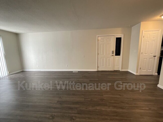 Building Photo - 19 Twin Oaks Dr