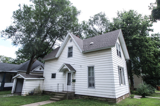 Primary Photo - 106-108 N Busey Ave