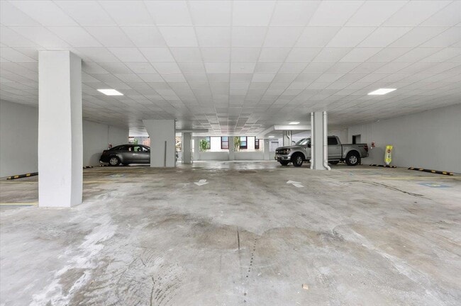 Building Photo - 303 Madison St