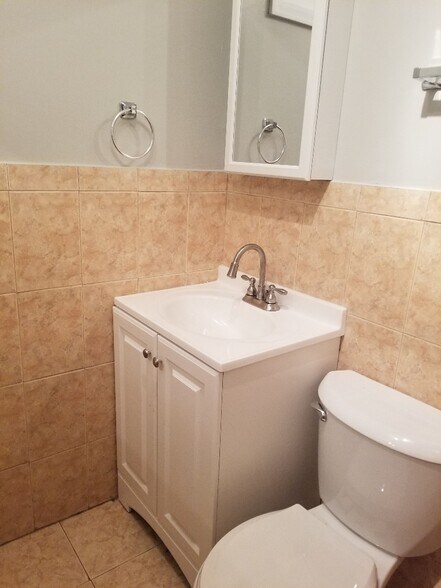 Lower Level Bath with Shower. New everything - faucet lights up when the water runs! - 7141 Quivas
